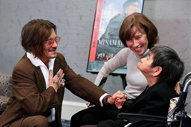 Johnny Depp meets Minamata disease patient Sakamoto
