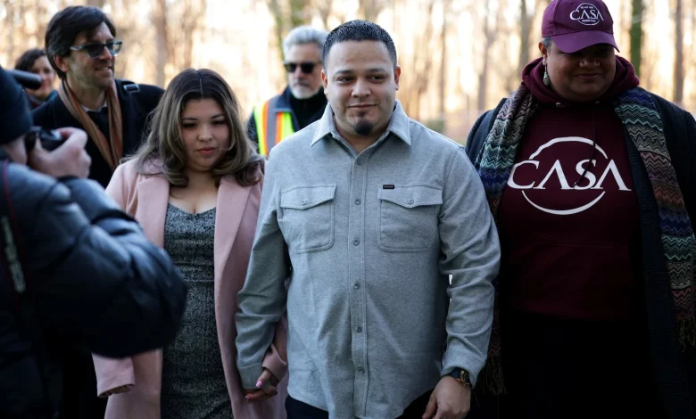 Judge extends bar on Kilmar Abrego García’s re-detainment