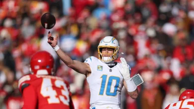 Justin Herbert TD pass cuts Chiefs lead to 13-10 at halftime