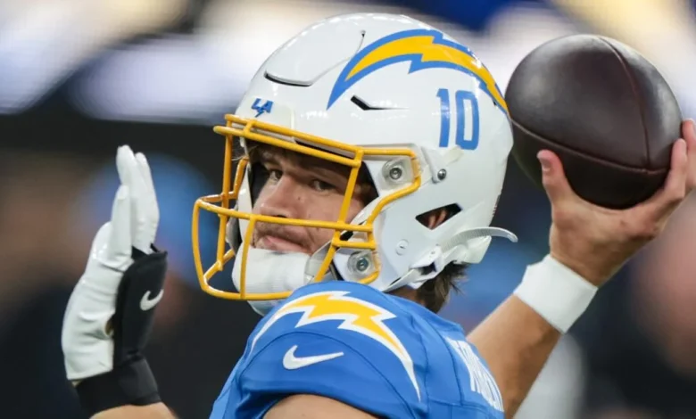 Justin Herbert isn’t letting his injured hand compromise Chargers’ lofty ambitions