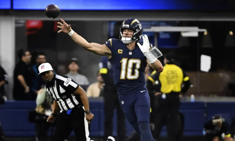 Justin Herbert will undergo surgery for broken bone in left hand