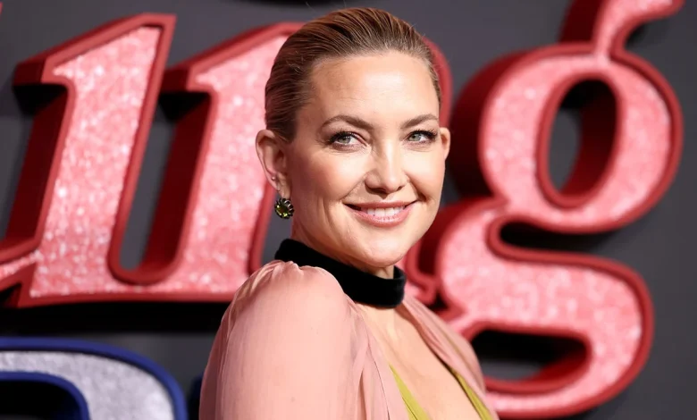 Kate Hudson wows in plunging gown at 'Song Sung Blue' NYC premiere