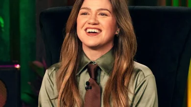 Kelly Clarkson Shares Rare Photo of Her Two Kids Enjoying Festive Ice Skating Outing