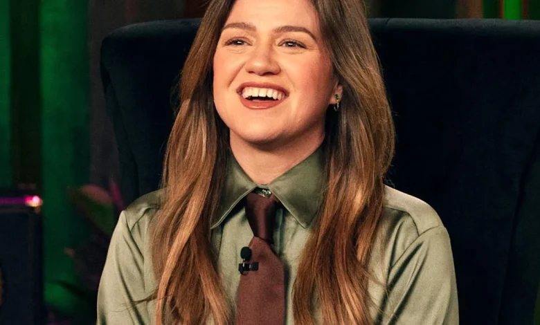 Kelly Clarkson Shares Rare Photo of Her Two Kids Enjoying Festive Ice Skating Outing