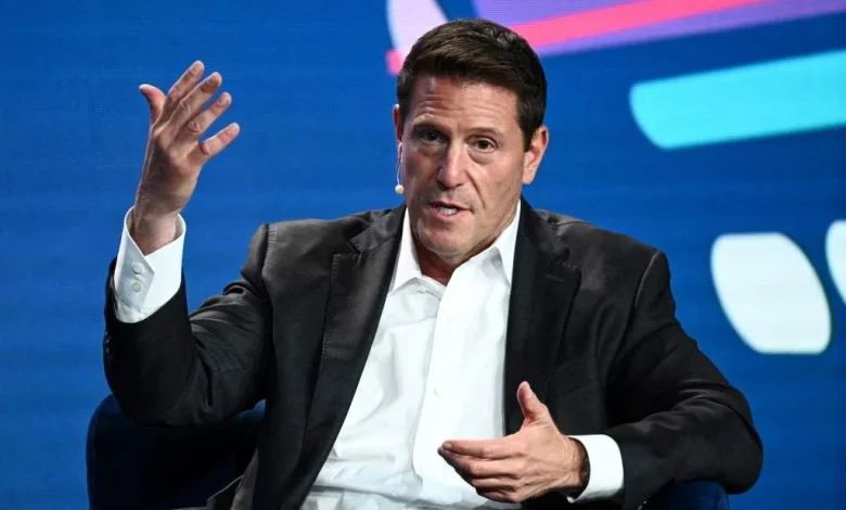 Kevin Mayer Anticipates Paramount-Netflix Bidding War For Warner Bros. Discovery