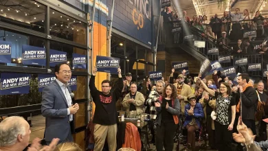 Kim will lead effort to oust Jim Beach; fires warning shot at some Democratic legislators