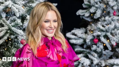Kylie leads three-way race for Christmas number one