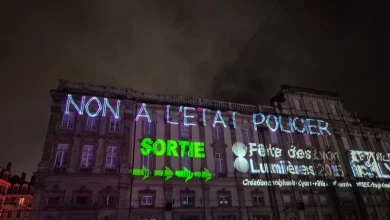 "La police blesse et tue" : des messages projetés à Lyon pendant la Fête des Lumières, Grégory Doucet et la préfète condamnent