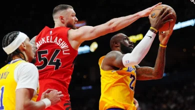 LeBron held to 8 as double-digit points streak ends in Lakers' win