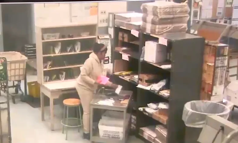 Long Island postal worker accused of stealing gift cards from mail while on the job in Suffolk County