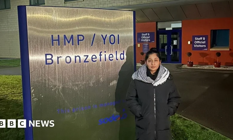 MP Zarah Sultana protests in support of hunger striker Qesser Zuhrah