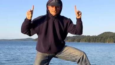 Mac DeMarco Shares Another Secret Album, ‘Seven Off the Two,’ On CD-R at Cross-Canada Tour