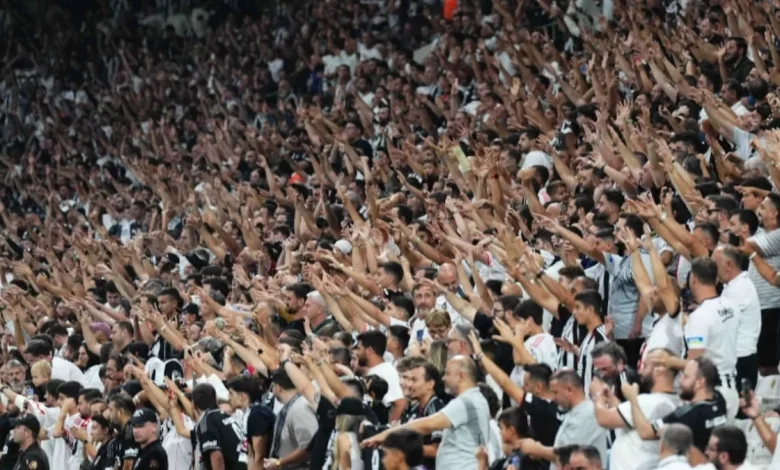 Maç sonrası Dolmabahçe'de protesto