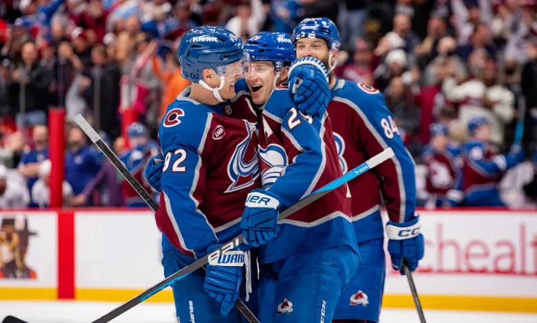 MacKinnon scores 2, Avalanche defeat Canucks to push point streak to 17