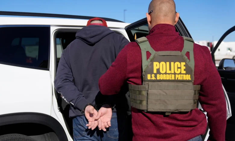 Man, woman drive to police station with DHS agent trapped in vehicle