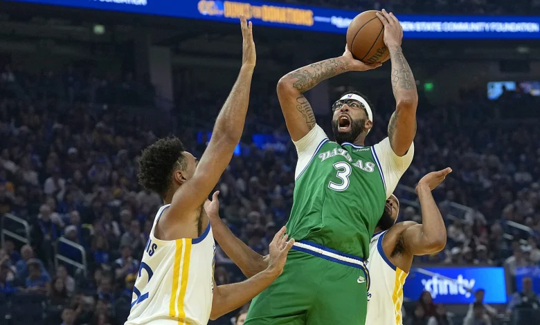 Mavericks' C Anthony Davis leaves with injury vs. Warriors