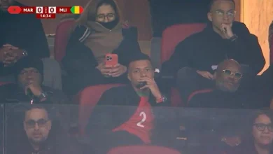 Mbappé se pone la camiseta de Achraf Hakimi en el Marruecos-Mali