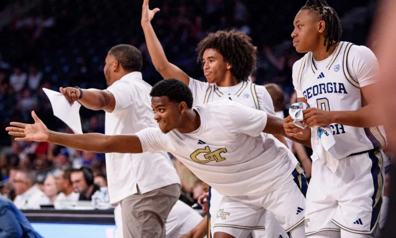 Men’s Basketball Hosts Marist for Midweek Tilt