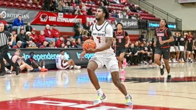 Men's Basketball Renews Rivalry with Temple