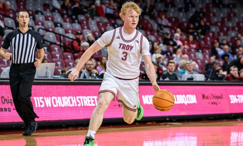 Men's Basketball Welcomes LaGrange to Trojan Arena