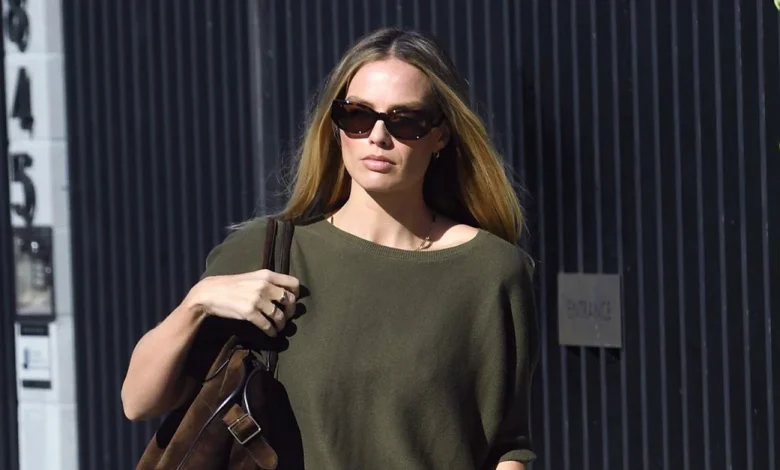 Mesh Flats Won't Look Dated in 2026 If You Wear Them Like Margot Robbie Just DId