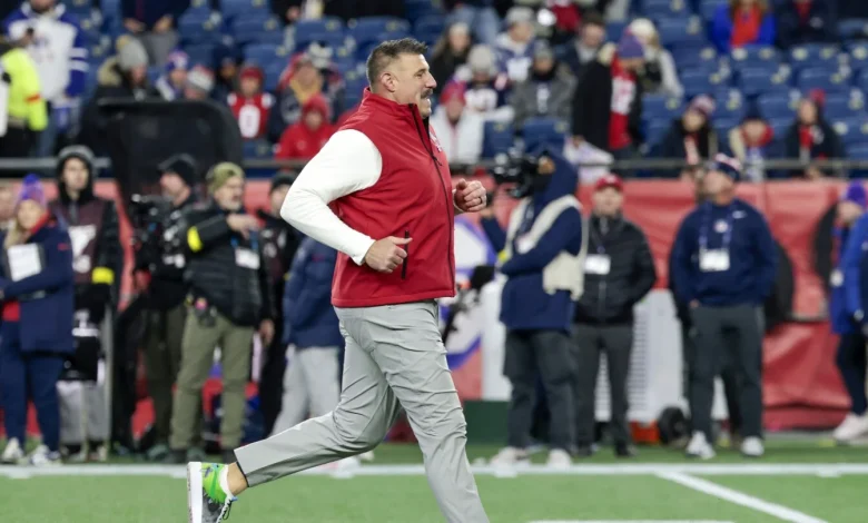 Mike Vrabel won't emphasize Week 15 being a "hat and T-shirt" game for the Patriots