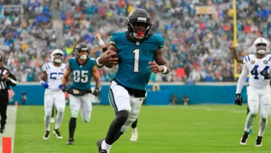 NFL 2025 Week 15 Start 'Em Sit 'Em: Travis Etienne stays hot