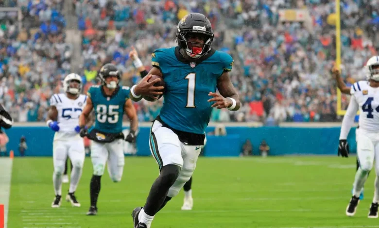 NFL 2025 Week 15 Start 'Em Sit 'Em: Travis Etienne stays hot