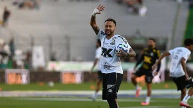 Neymar assina hat-trick quatro anos depois e deixa Santos a um passo da salvação