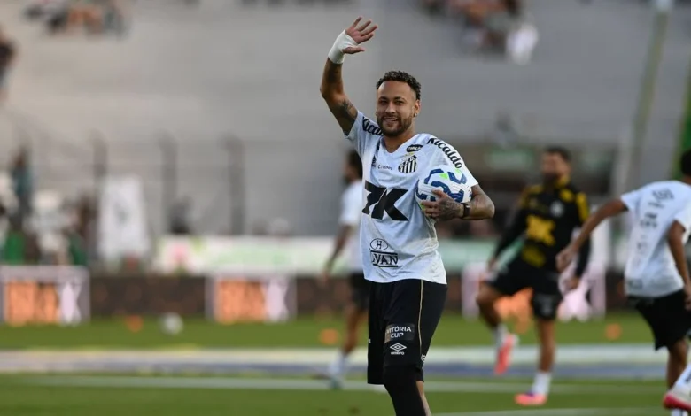 Neymar assina hat-trick quatro anos depois e deixa Santos a um passo da salvação