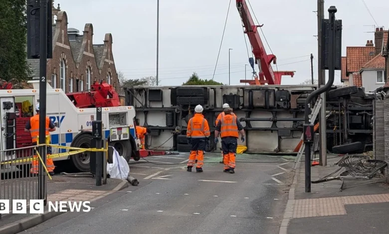 Overturned lorry blocks major Norwich route