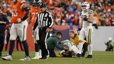Packers’ Micah Parsons leaves vs. Broncos with non-contact knee injury