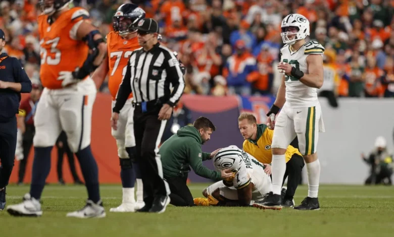 Packers’ Micah Parsons leaves vs. Broncos with non-contact knee injury