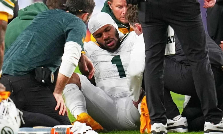 Packers' Micah Parsons ruled out after suffering non-contact knee injury vs. Broncos