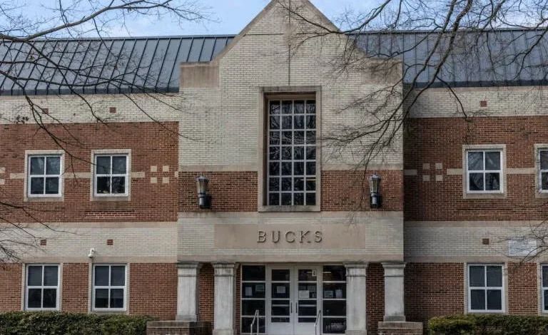 Pennsylvania lawmakers push to ban cellphones from schools