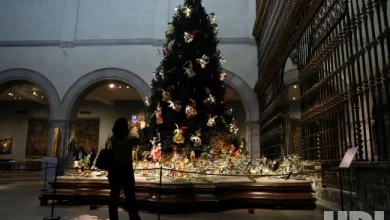 Photo: Christmas Tree and Neapolitan Baroque Creche at Met Fifth Avenue - NYP20251201127