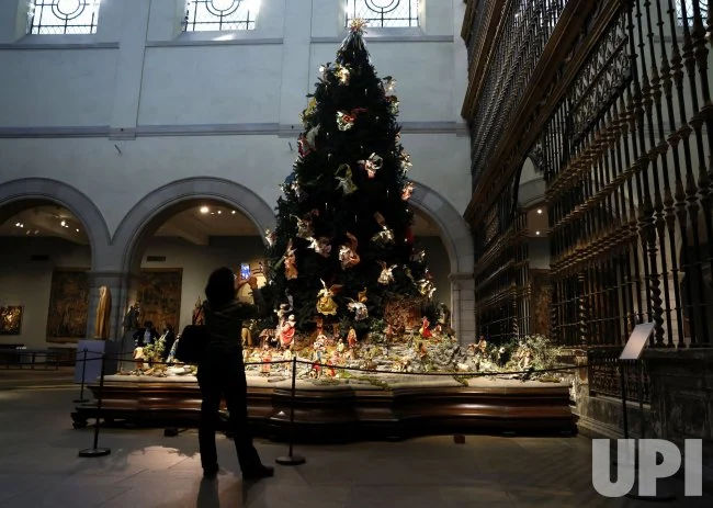 Photo: Christmas Tree and Neapolitan Baroque Creche at Met Fifth Avenue - NYP20251201127