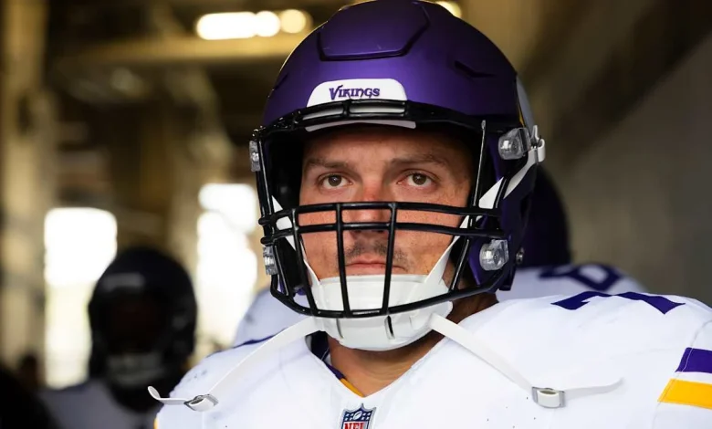 Place Center Ryan Kelly on IR, Sign Henry Byrd in Week 17 Roster Moves