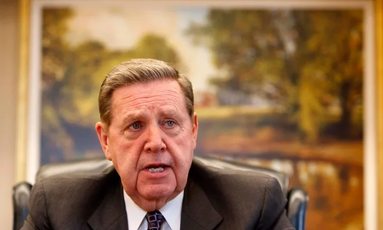 Powerful, poetic and popular LDS apostle Jeffrey Holland dies
