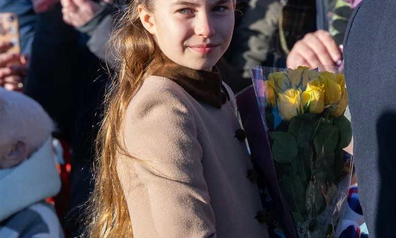 Prince William Reacts to Princess Charlotte Taking Selfies With Fans