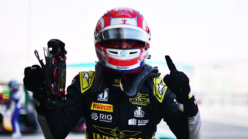 QUALIFYING: Stanek in supreme form to take pole ahead of Crawford at Yas Marina