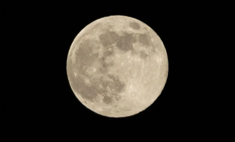 Qu’est-ce qu’une «superlune», ce phénomène qui a brillé dans le ciel dans la nuit de jeudi à vendredi?
