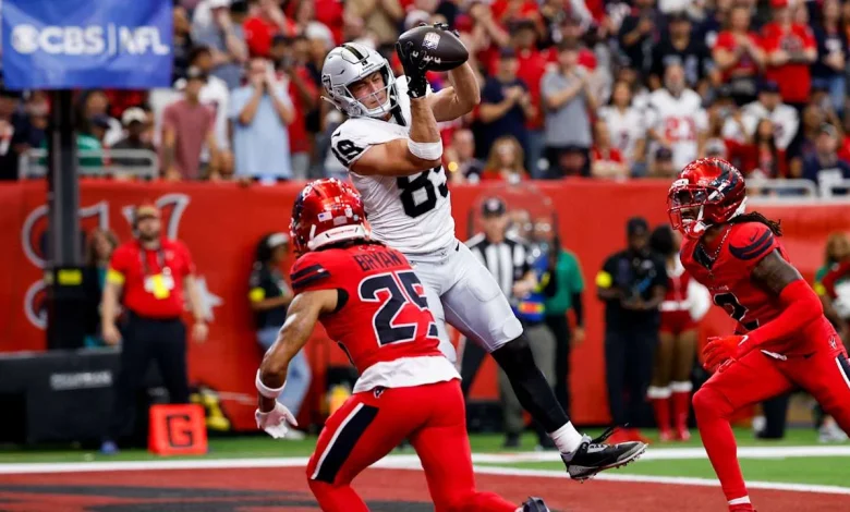 Raiders show improvement and grit in narrow loss to Texans