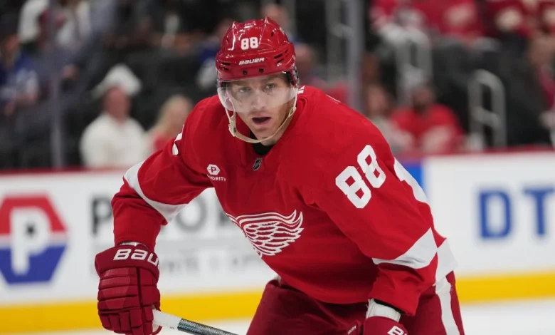 Red Wings' Patrick Kane returns to lineup vs. Maple Leafs