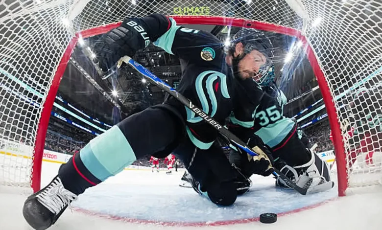 Red Wings vs. Canucks Prediction, Odds, Picks - Dec. 8