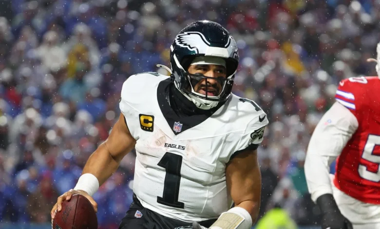 Report: Eagles to sit Jalen Hurts, most starters in Week 18