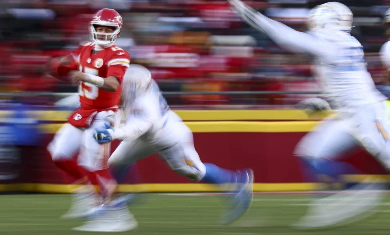 Report: Patrick Mahomes tore LCL, too