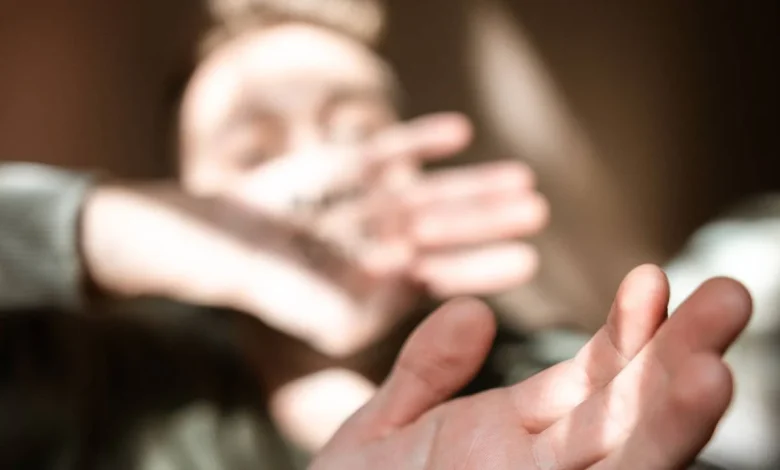 Rick (36) stalkte en bedreigde zijn ex: 'Ik rij met de jongens een meer in'