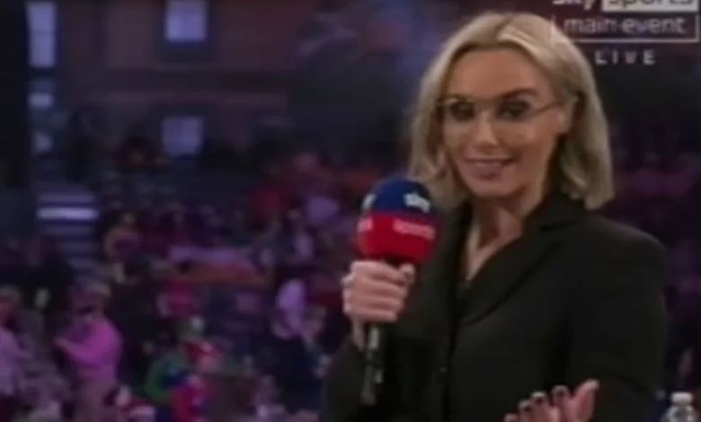 'Serious operator' Anna Woolhouse stuns in elegant black outfit on Sky Sports as darts fans say 'the game is so back'