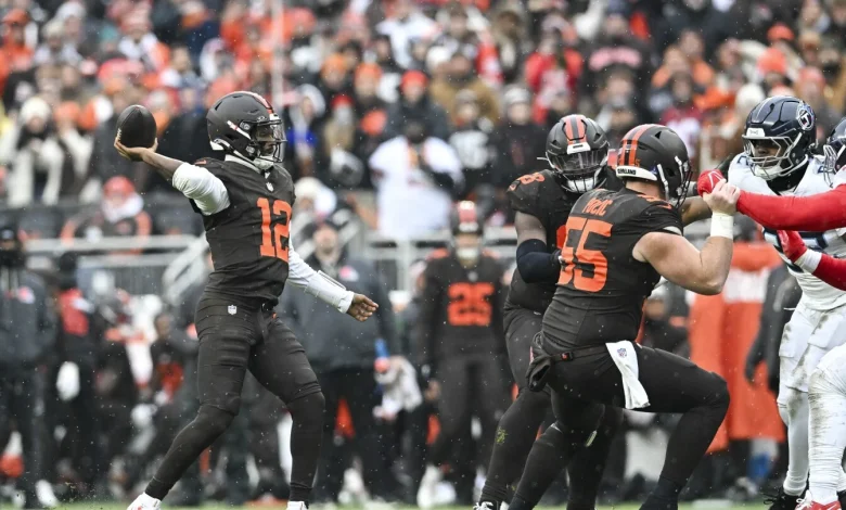 Shedeur Sanders 60-yard TD gives Browns halftime lead as Myles Garrett gets closer to history